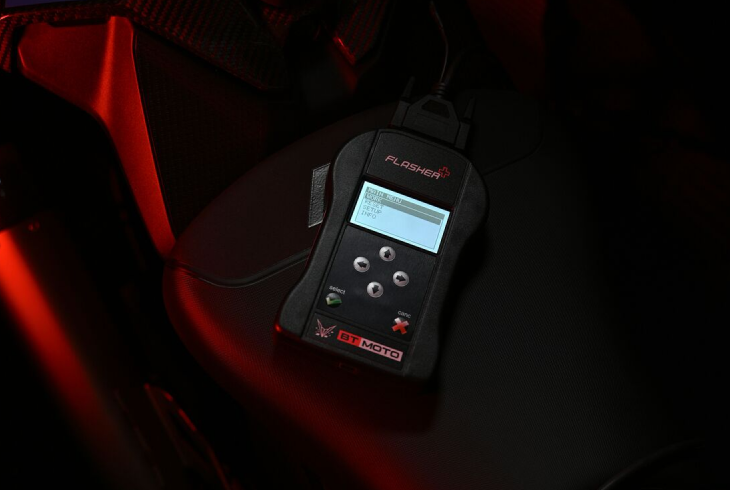 BT Tune | BMW S1000RR (K67) (20-22) Stage 1+ Performance Calibration With Handheld