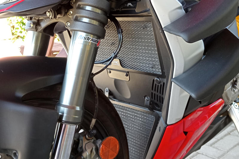 CNC Racing | Radiator guard Ducati Streetfighter V2