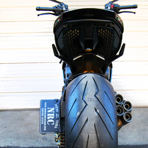 NRC - SIDE MOUNT LICENSE PLATE (2 POSITION) - DIAVEL V4
