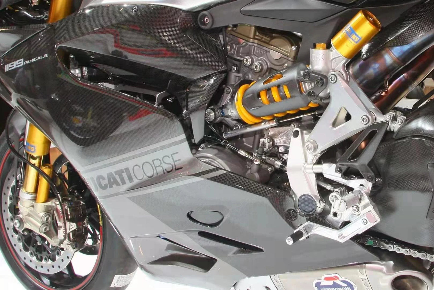 v4evo | Carbon Fiber Shock Absorber Cover | DUCATI Panigale/StreetFighter V2